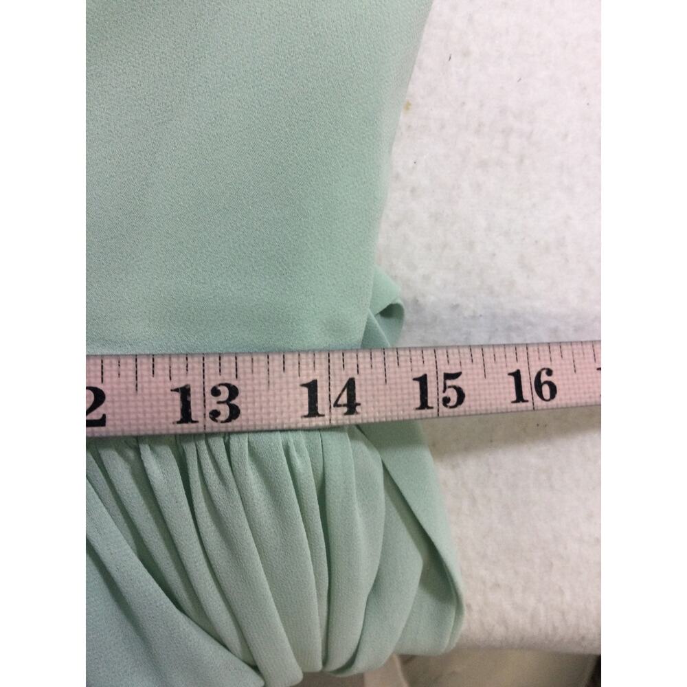 Elegant Maxi Dress in Soft Green - Picture 6 of 7